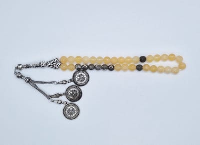 Handgemaakte naam tasbih 33 Kralen Natuursteen “Calciet geel” - met metaal tassel “Masha' allah"- Met je naam of de naam van uw geliefde- 8 mm diameter van de korrel