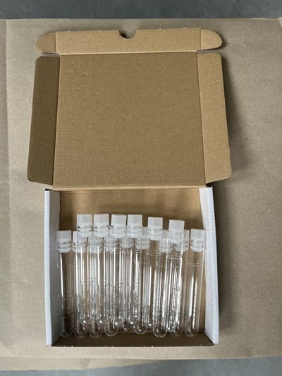 Reageerbuisjes - 15 stuks - met dop - niet steriel - Helder Plastic Buisje met ronde onderzijde - Reageerbuis - 10 ml - Brievenbus-verzending