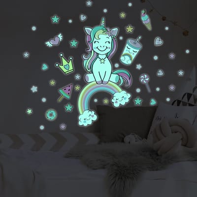 Glow-in-the-dark sticker - EENHOORN KONINGIN VAN DE SNOEPJES - Fluorescerende muur-/plafondsticker voor kinderen - 110x110cm