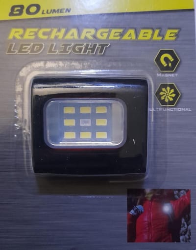 Telebeni Magnetische oplaadbare LED lamp 3 standen fel wit 1 stand rood licht en een klem om hem als fietsverlichting te gebruiken.