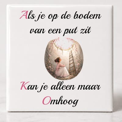 Tegel spreuk Als je op de bodem van een put zit