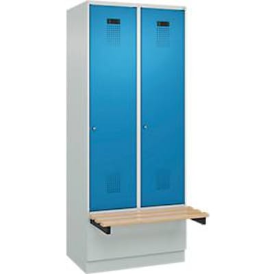 C+P Evolo Plus garderobekast, 2 vakken van elk 400 mm breed, sokkel, zwevende bank, B 800 x D 815 x H 1950 mm, cilinder, lichtgrijs/lichtblauw
