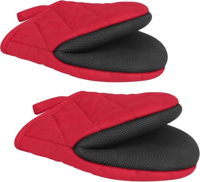 Bakhandschoenen - 1 paar - Kort - Warmte-isolerende handschoenen - Hittebestendige mini-handschoenen van puur katoen - Hittebestendig - Antislipoppervlak - Met ophanglus - Geschikt voor bakken en grillen - Magnetronbestendig - Machinewasbaar - Rood
