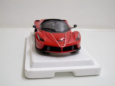 Ferrari 'LaFerrari' Aperta - 1:18 - BBR