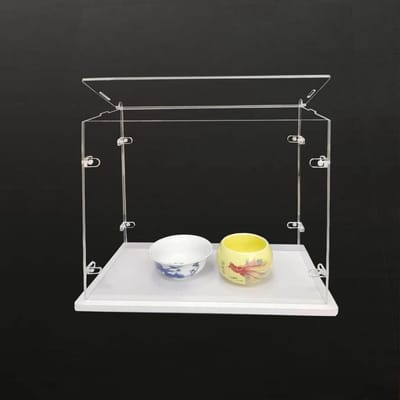 Transparante Acryl Open Case met Dikke Basis en Robuuste L-Vormige Sluiting voor Actiepoppen, Speelgoed en Verzamelaars - 35 x 20 x 30 cm, Stofbescherming, Ideaal voor Verzamelobjecten