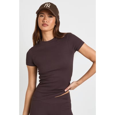 boohoo Dames Contour Geribbeld Naadloos Korte Mouw Actief Top | Chocoladebruin | Maat: Medium