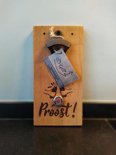 Magnetische Bieropener met tekst – Eikenhout – 25 x 13cm