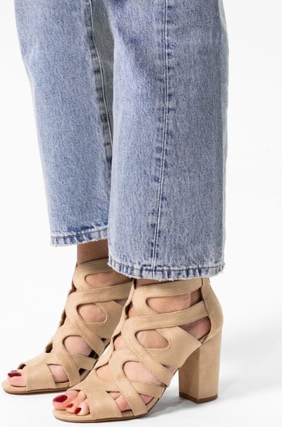 Sacha - Dames - Beige suède opengewerkte sandalen met hak - Maat 36