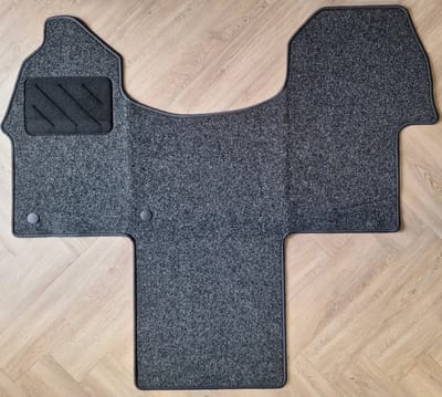 Cabinemat Mercedes Sprinter W907 (met achterwielaandrijving) vanaf 2018 (zonder handrem)