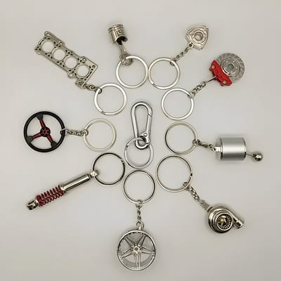 PolkaHome 10-delige Autosleutelhanger Set voor Autoliefhebbers – Zinklegering Sleutelhangers met Versnellingspook, Turbo, Wielnaven & Meer | Cadeau voor Hem, Auto Accessoires & Motoronderdelen