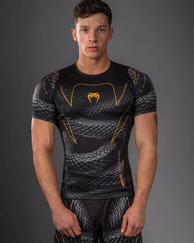 Venum Matupa Rashguard – Zwart/Grijs/Goud | Premium compressietop voor MMA, Grappling & Kickboksen - S