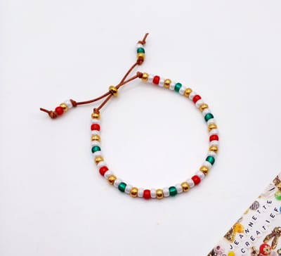 Jeannette-Creatief® - Beach - Leren Armband Schuifknoop Miyuki Rocailles Emerald Red White Gold Kerst - Miyuki Rocailles - RVS Schuifknoop - Leer - Kralenarmband - Armband - Armband Dames - Cadeau - Feestdagen - Cadeautip - Sieraden - Miyuki Armband
