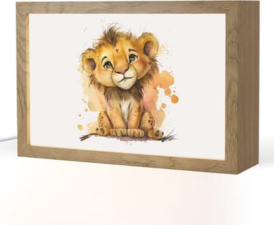 Nachtlampje 30x20 cm - Kinder lampje - Leeuw - Waterverf - Bruin - Dieren - Meisjes - Jongens - Tafellamp kinderkamer - Slaapkamer lamp - Bedlamp kinderen - Kinderlampje stopcontact - Wandlamp babykamer - Nachtlampjes