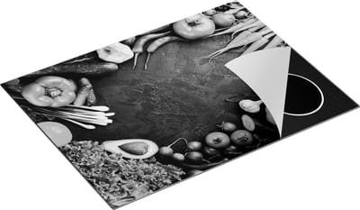 Chefcare Inductie Beschermer Groentes op Zwarte Marmer - Groente - Zwart Wit - 70x50 cm - Afdekplaat Inductie - Kookplaat Beschermer - Inductie Mat