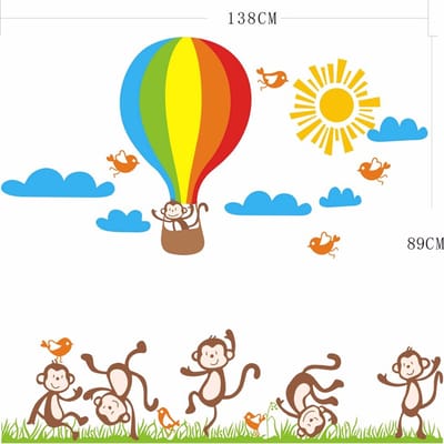 Decoratieve muurstickers met afbeeldingen van apen, vogels en een heteluchtballon.