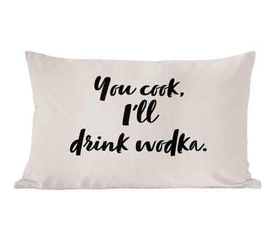Sierkussens - Kussentjes Woonkamer - 60x40 cm - Quotes - Alcohol - You cook, I'll drink wodka - Spreuken - Wodka