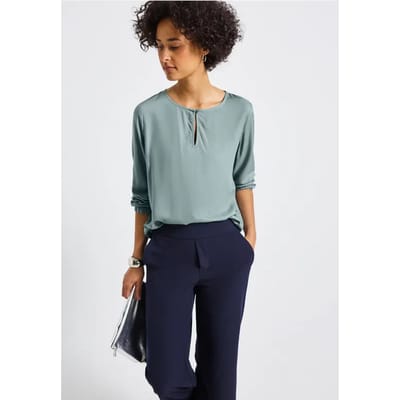 Blouse met ronde hals en uitsnijding