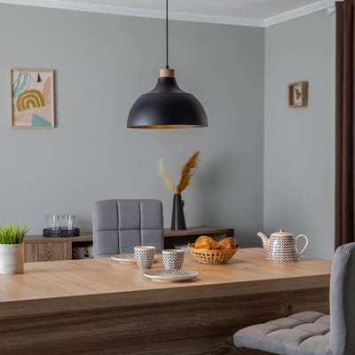Envostar hanglamp Kaitt, zwart, Ø 34 cm, houten detail