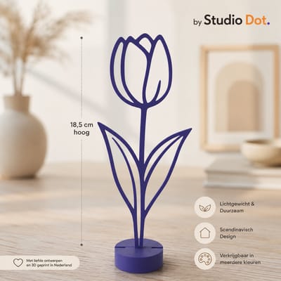by Studio Dot. - Tulp Decoratie - Bloem Beeldje - Minimalistisch - 18,5 cm - Woonaccessoire - Interieuraccessoire - Cadeau - Bedankje - Inclusief Standaard - Paars