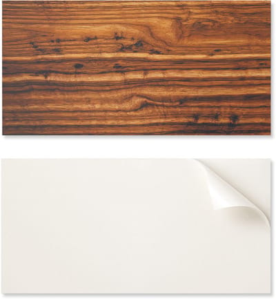 Zelfklevend decoratief element van vinyl voor thuis, 100x50 cm, met een natuurlijke houtnerfstructuur.