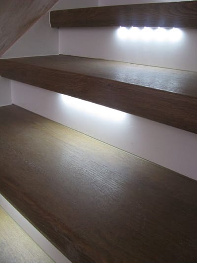Led strip oplaadbaar - trap verlichting- Kast verlichting- ledlamp met bewegingssensor Wit licht - ledverlichting, onder traptrede, donkere hoekjes etc/ Geen stroompunt nodig in de buurt/ Schakelt vanzelf weer uit!