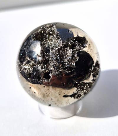 ThaleiaDesign - Pyriet bol - sphere - Edelstenen - woondecoratie - mineralen en kristallen - foolsgold - goud - kubus - meditatie - healing - chakra - liefde - moederdag - valentijnsdag - interieur - spiritualiteit