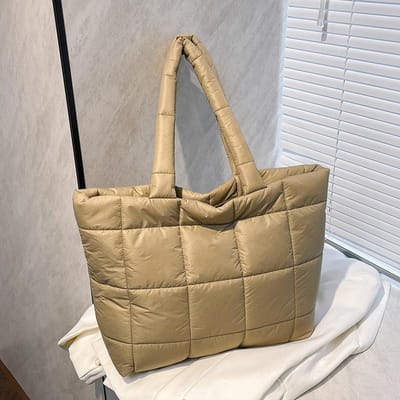 Modieuze en Casual Tas met Grote Capaciteit voor Dames  Nieuwe Stijl Pluche Okseltas  Eenvoudige Single-shoulder Crossbody Draagtas beige