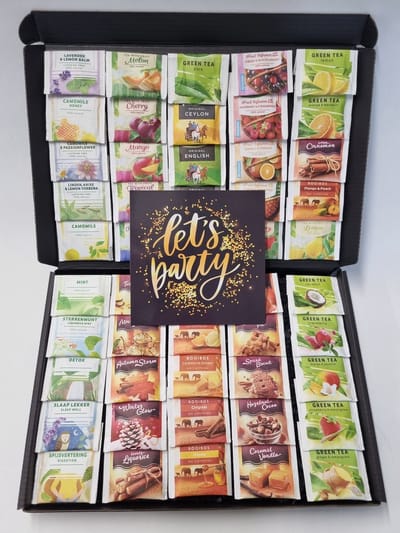 Thee Proeverij Pakket | Theepakket met 50 verschillende theesmaken met Mystery Card 'Let's Party’ met persoonlijke (video)boodschap | Verjaardag | Sinterklaas | Kerstpakket | Vaderdag | Moederdag | Jubileum | Valentijnsdag