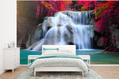 Behang - Fotobehang Waterval - Bomen - Rood - Landschap - Natuur - Breedte 350 cm x hoogte 260 cm