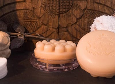 Essencias, Hypoallergene massagezeep, Jasmijn met Kamille en Goudbloem extract - 100% plantaardig