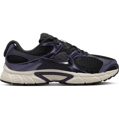 Nike V5 RNR - Sneakers - Maat 42.5 - Off Noir/Gridiron/Metallic Silver - V5 RNR - Running-geïnspireerd - Heren Sneakers