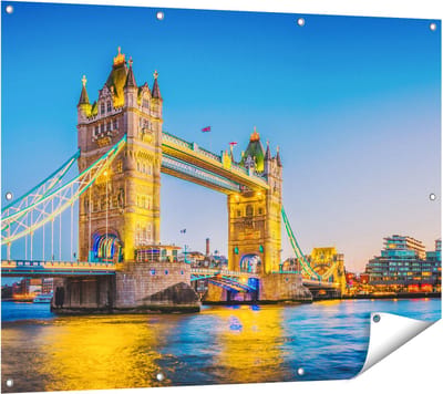 Gards Tuinposter Tower Bridge in Londen met Verlichting - 120x90 cm - Tuindoek - Tuindecoratie - Wanddecoratie buiten - Tuinschilderij