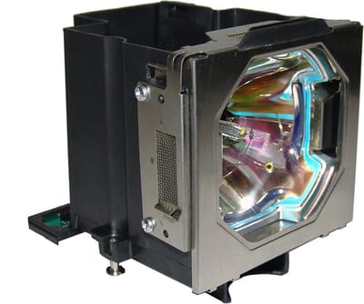 Beamerlamp geschikt voor de PANASONIC PT-EX12KU beamer, lamp code ET-LAE12. Bevat originele NSHA lamp, prestaties gelijk aan origineel.