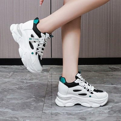 Lente en Herfst Mesh Ademend Binnen Hoogteverhoging Dames Schoenen Dikke Zool Dames Sportschoenen Zachte Zool Antislip Papa Schoenen 40 white