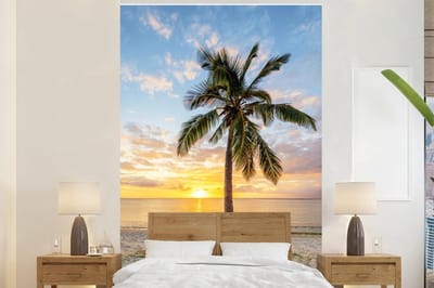 Behang - Fotobehang Strand - Palmboom - Zonsondergang - Breedte 160 cm x hoogte 240 cm