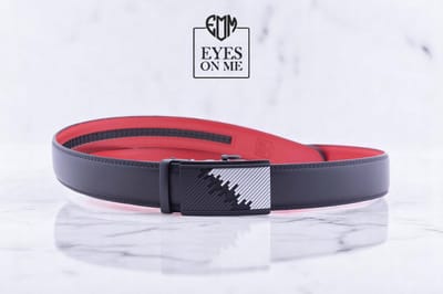 Zwart + rood lederen riem zonder gaatjes met automatische gesp voor heren ( model 42 )