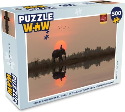 Puzzel Een olifant bij een rijstveld in Thailand tijdens een zonsondergang - Legpuzzel - Puzzel 500 stukjes