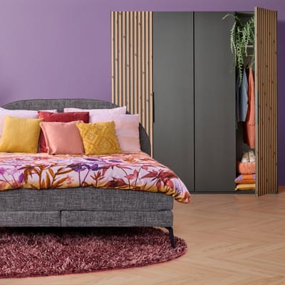 Kledingkast Bakel - Spaanplaat - Zwart - 200x216x58 cm (BxHxD) - Draaideurkast - Deur met 3D verticale houtlook lamellen