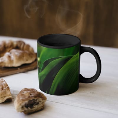 Magische Mok - Foto op Warmte Mokken - Koffiemok - Bloemen - Wit - Bladeren - Lelietjes - Magic Mok - Beker - 350 ML - Theemok