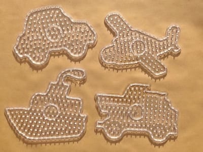 Set van 4 HAMA MAXI voertuigen grote strijkkralen vormpjes / figuur / grondplaat (auto, boot, vliegtuig, truck / vrachtwagen, transport) voor extra grote strijkparels, creatief cadeau voor kleine kinderen / peuters / kleuters, kinderfeestje!