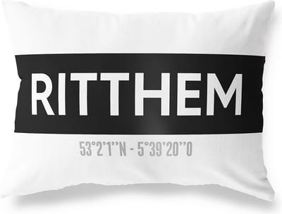 Tuinkussen RITTHEM - ZEELAND met coördinaten - Buitenkussen - Bootkussen - Weerbestendig - Jouw Plaats - Studio216 - Modern - Zwart-Wit - 50x30cm