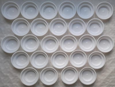 25 x Witte Kunststof Schaaltjes - Ø 12 cm – Hoogte 3.5 cm - Kerststukje maken -Bloemstukje maken-Paasstukje maken- Lentestukje-Herfststukje-Zomer stukje-OAS-006
