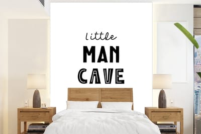 Behang kids - Kinderkamer decoratie - Quotes - Little man cave - Spreuken - Jongens - Snor - Kinderen- 165x220 cm - Wanddecoratie Jongenskamer