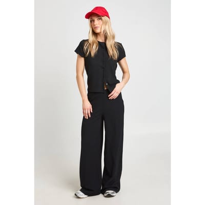 boohoo Dames Petite Crinkle Rib Top Met Knoopsluiting En Korte Mouwen En Broek Set | Zwart | Maat: 34