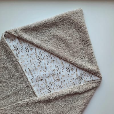 Wikkeldoek - Wikkeldeken - Omslagdoek - Badstof beige - Katoen droogbloemen - 70 x 70 cm