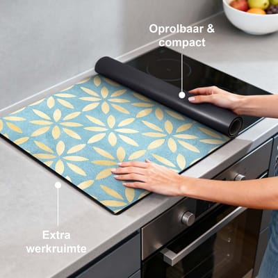 KitchenArt - Azure Floral Cross - Inductie Beschermer - 90x50 cm - Kookplaat Beschermer - Luxe Afdekplaat Inductieplaat - Anti-slip & Oprolbaar - Beschermmat Inductiekookplaat