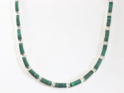 Zilveren collier met malachiet