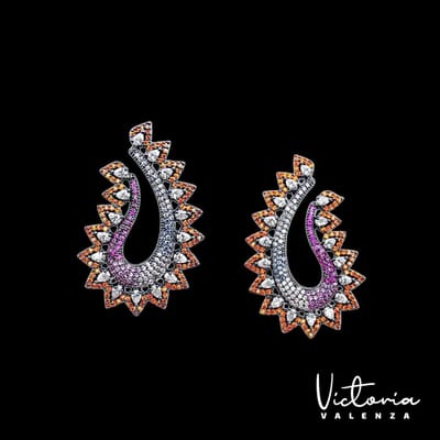 Victoria Valenza Saint-Tropez Luxe Oorbellen Dames Messing Oorringen - Meerkleurige Steen - Kleur Zwart - 1 Paar