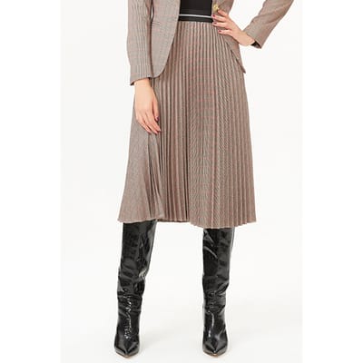 Geplooide rok en contrasterende elastische taille