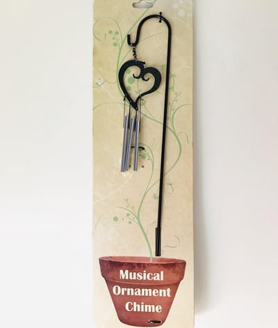 Nature's Melody windgong hart hangend op tuin prikker.9x46c0.5cm. Metalen Tuinsteker. tuindecoratie. Tuinsteker windgong met hart. U krijgt nog een windgong 7x17x2cm van sleepy hollow  gratis bij.
